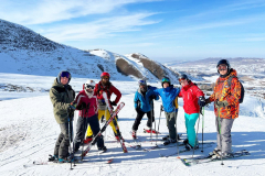 1_group-traininngs-skiing-min