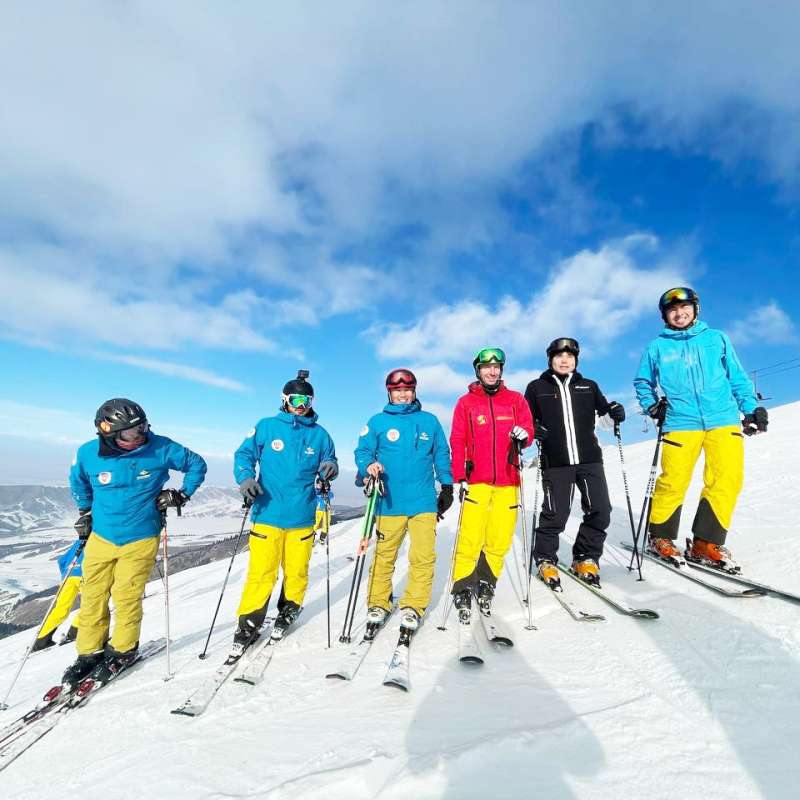 Инструкторы по горным лыжам Кыргызстан